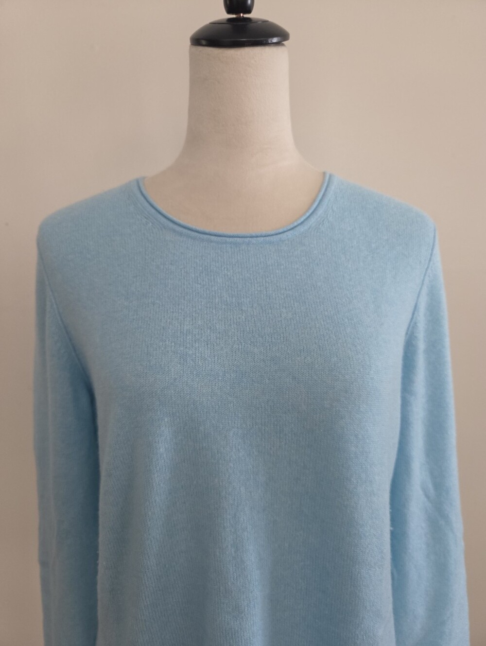 LL Bean Women's Light Blue Crewneck Cashmere Sweater - Picture 5 of 7